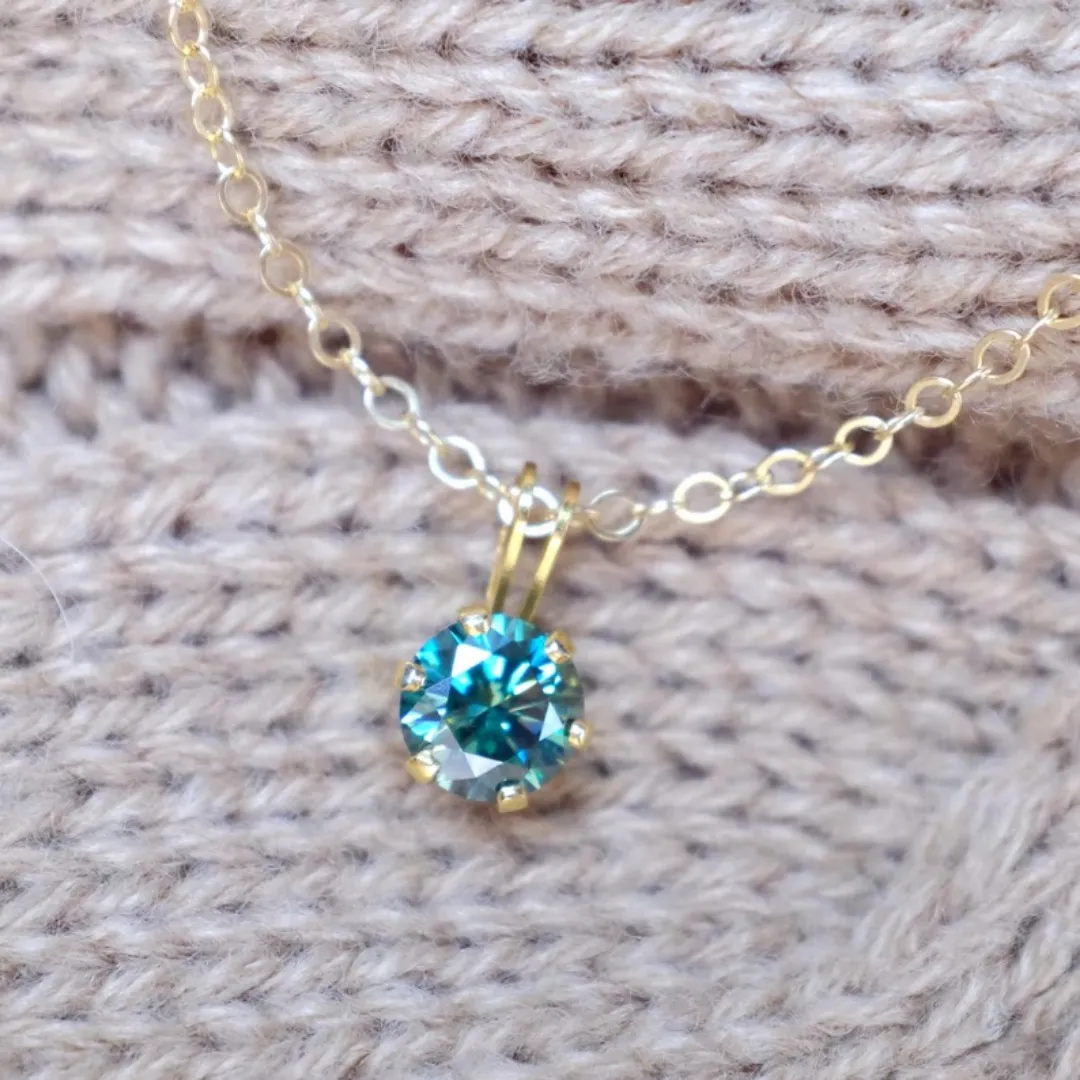 /public/photos/live/Delicate Round Cut Dark Green Moissanite Pendant   767 (3).webp